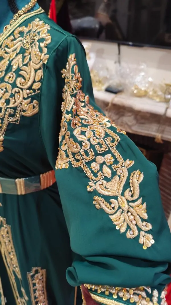 caftan marocain porté une fois avec ceinture — photo 13