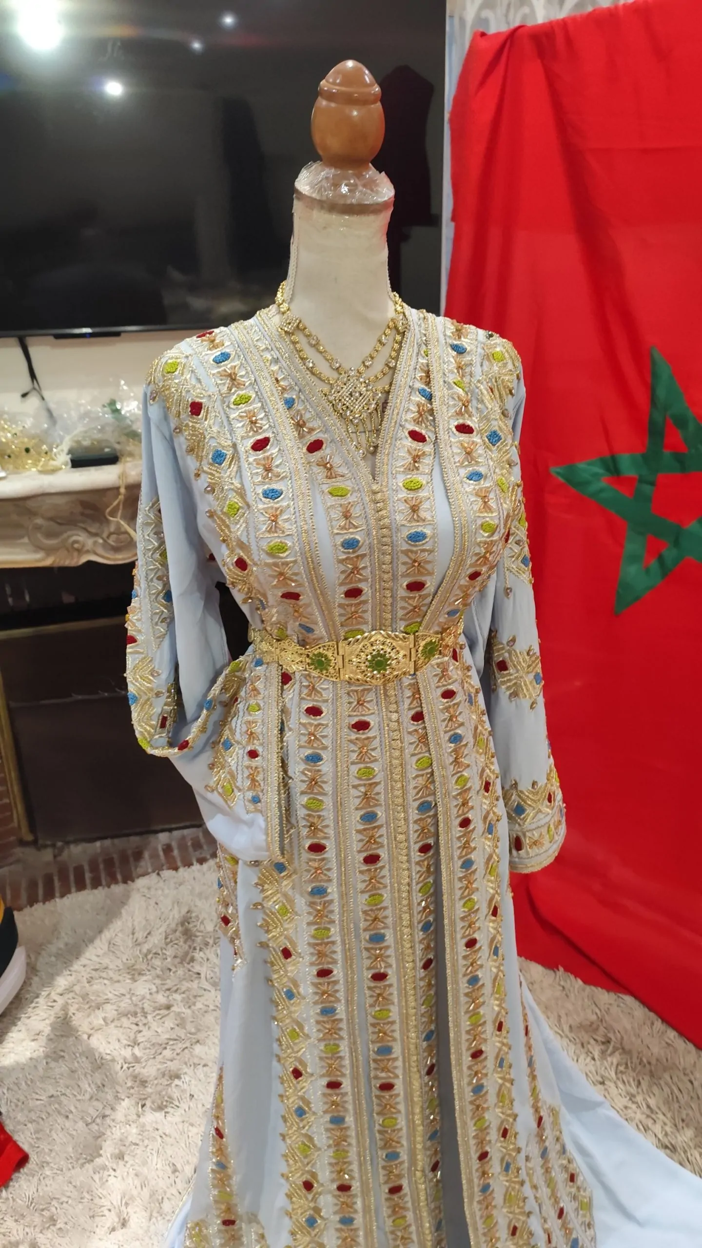 Caftan Marocain Traditionnel Luxe – Fait Main – Aisselle à Aisselle 60 cm – Image 8