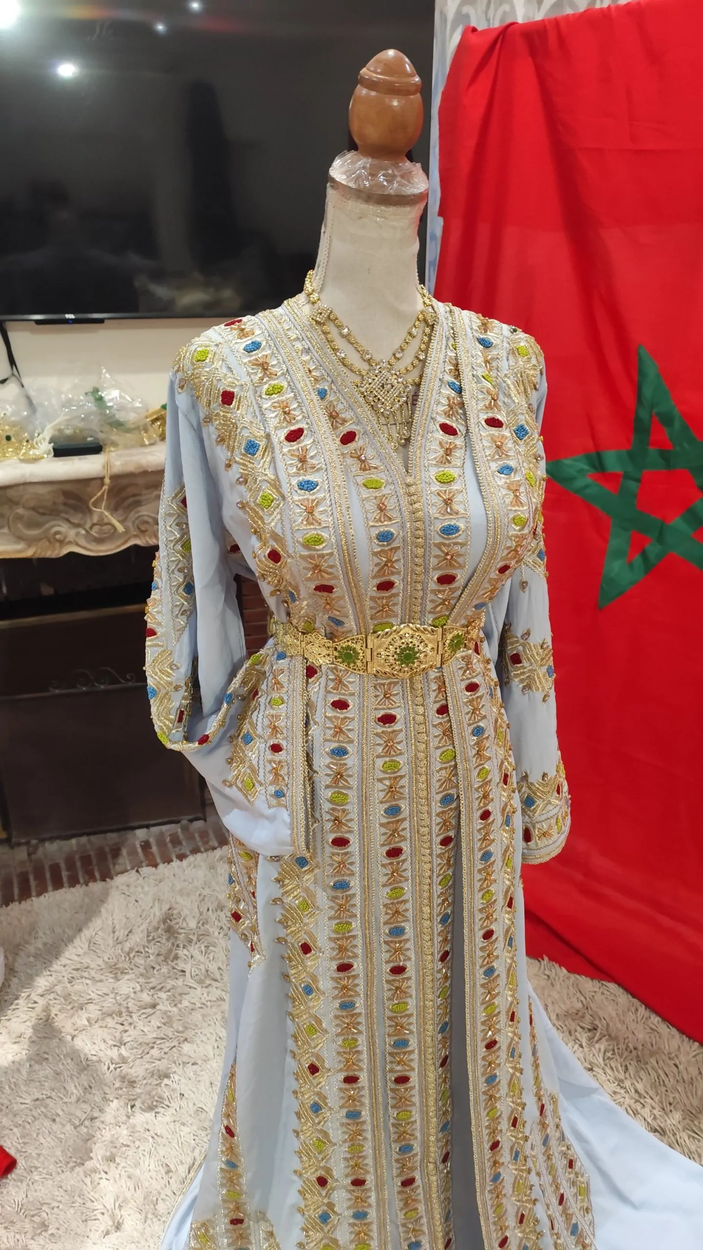 Caftan Marocain Traditionnel Luxe – Fait Main – Aisselle à Aisselle 60 cm – Image 5