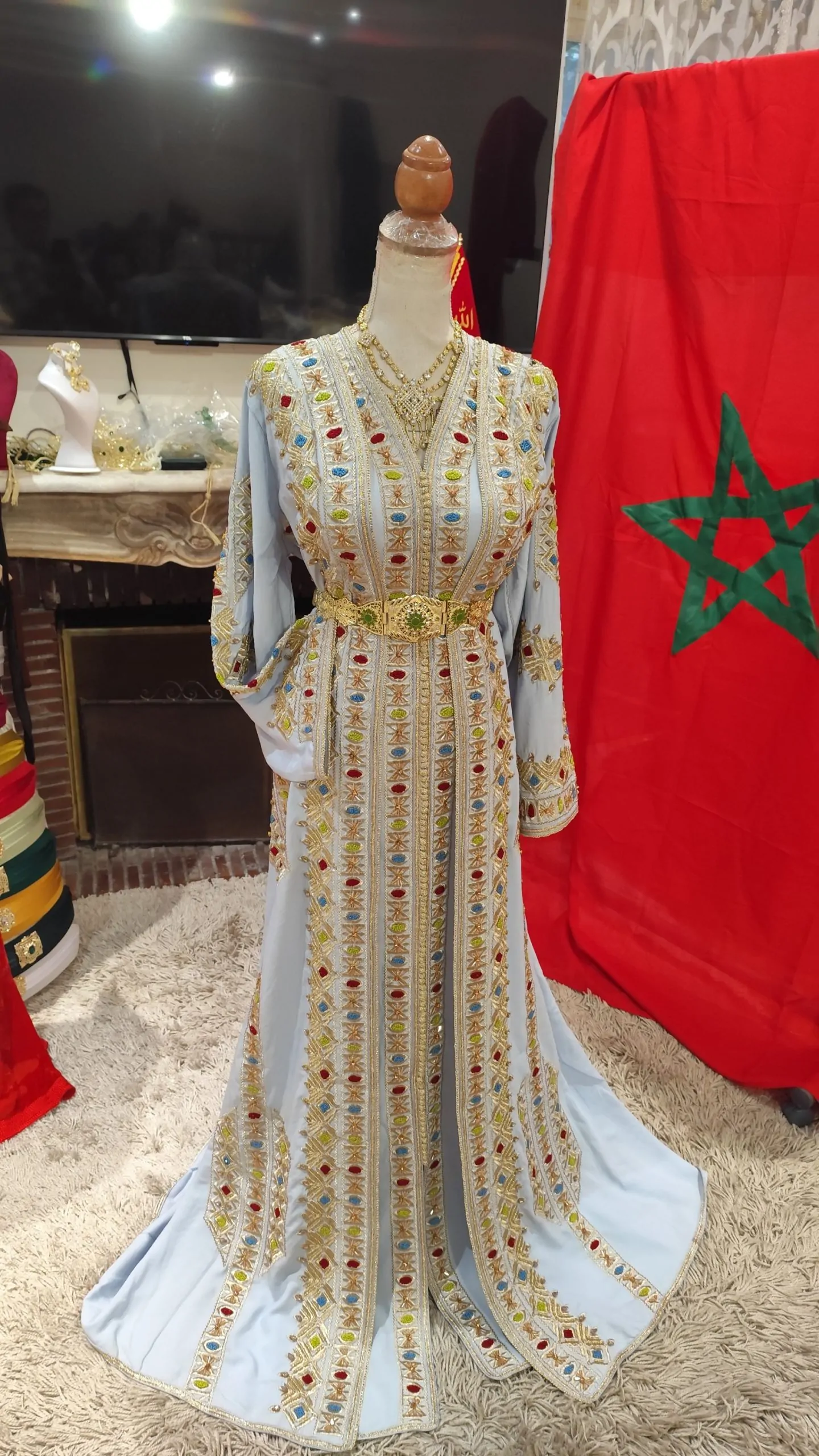 Caftan Marocain Traditionnel Luxe – Fait Main – Aisselle à Aisselle 60 cm – Image 9