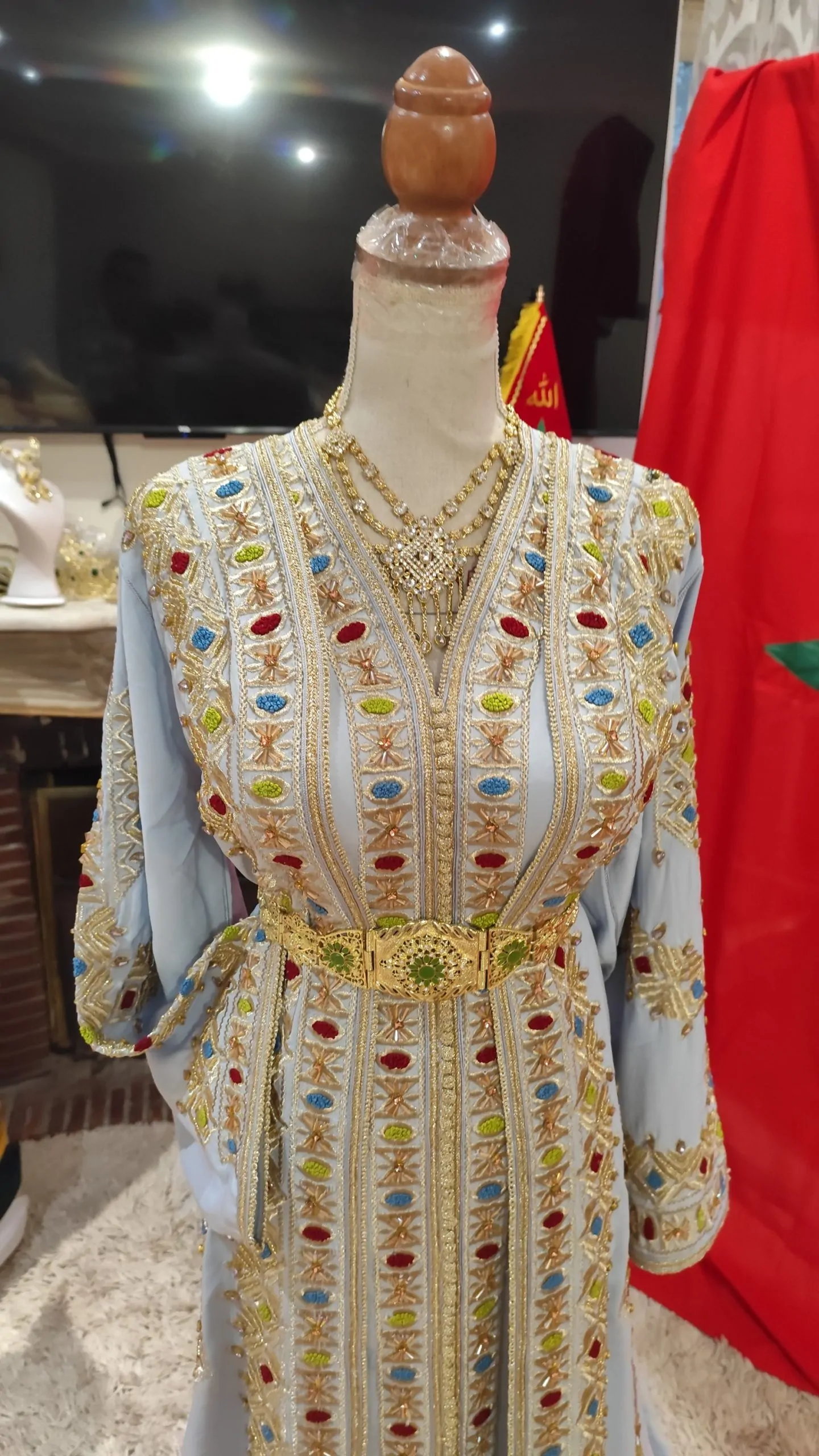 Caftan Marocain Traditionnel Luxe – Fait Main – Aisselle à Aisselle 60 cm – Image 3