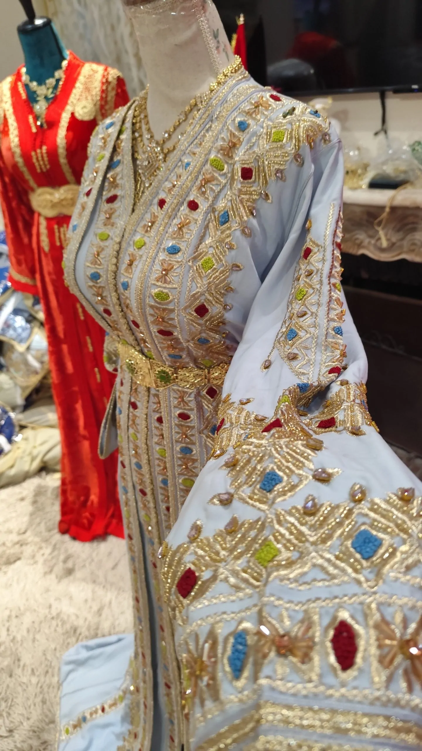 Caftan Marocain Traditionnel Luxe – Fait Main – Aisselle à Aisselle 60 cm – Image 11