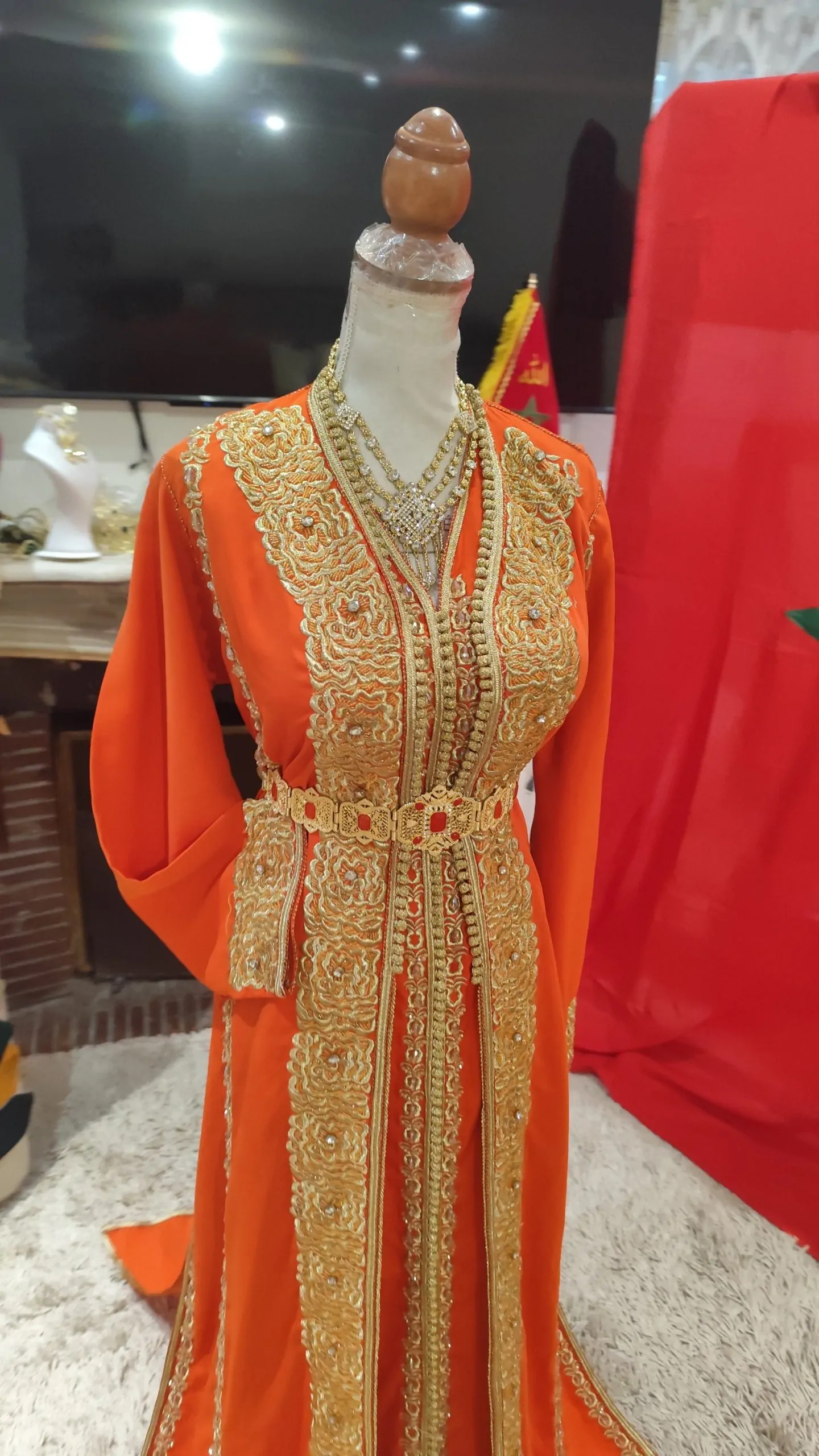 Caftan Marocain Traditionnel d’Occasion – Aisselle à Aisselle 60 cm – Fait Main – Image 2
