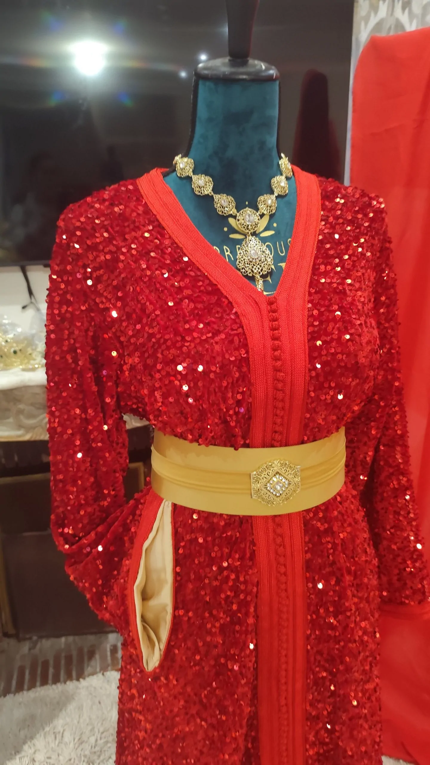 Caftan Marocain Traditionnel Fait Main – Aisselle à Aisselle 60 cm – Modèle Artisanal – Image 3