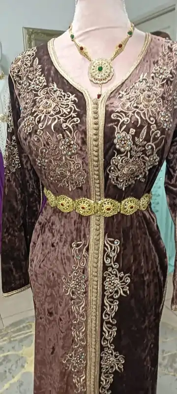 Caftan marocain d'occasion (9ftan une pièce) – Image 3