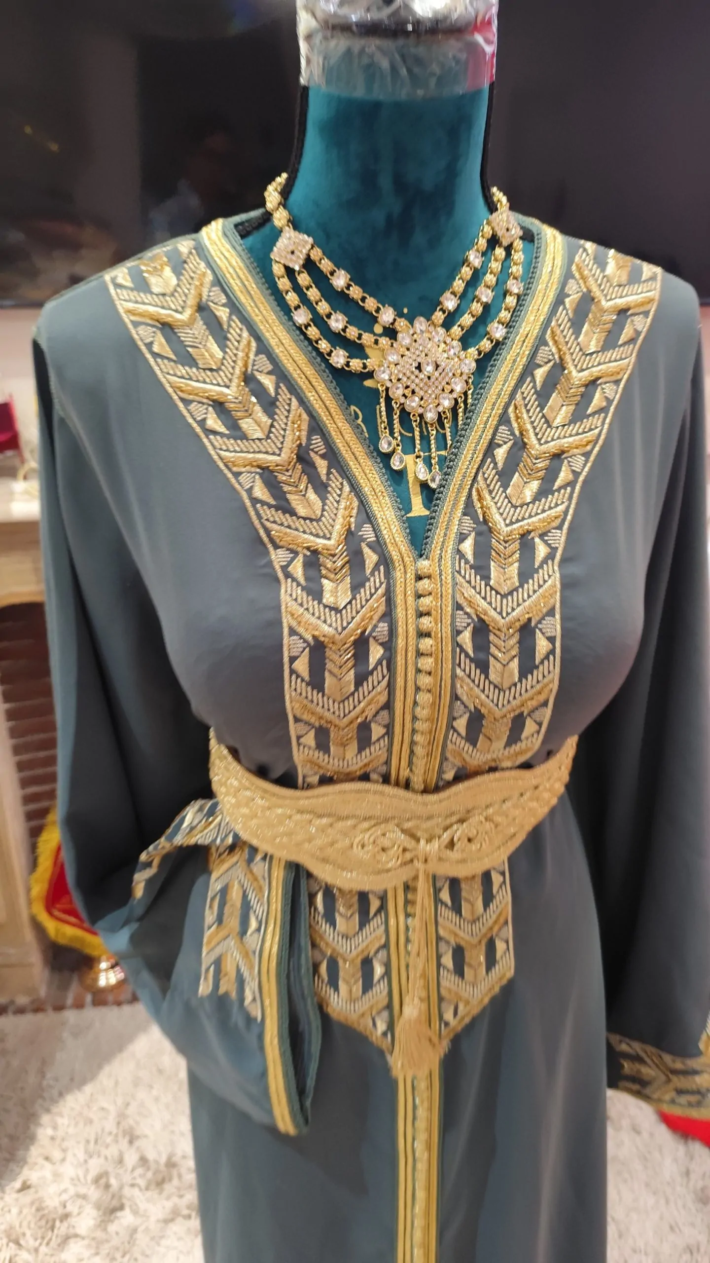 caftan marocain porté une fois – Image 4