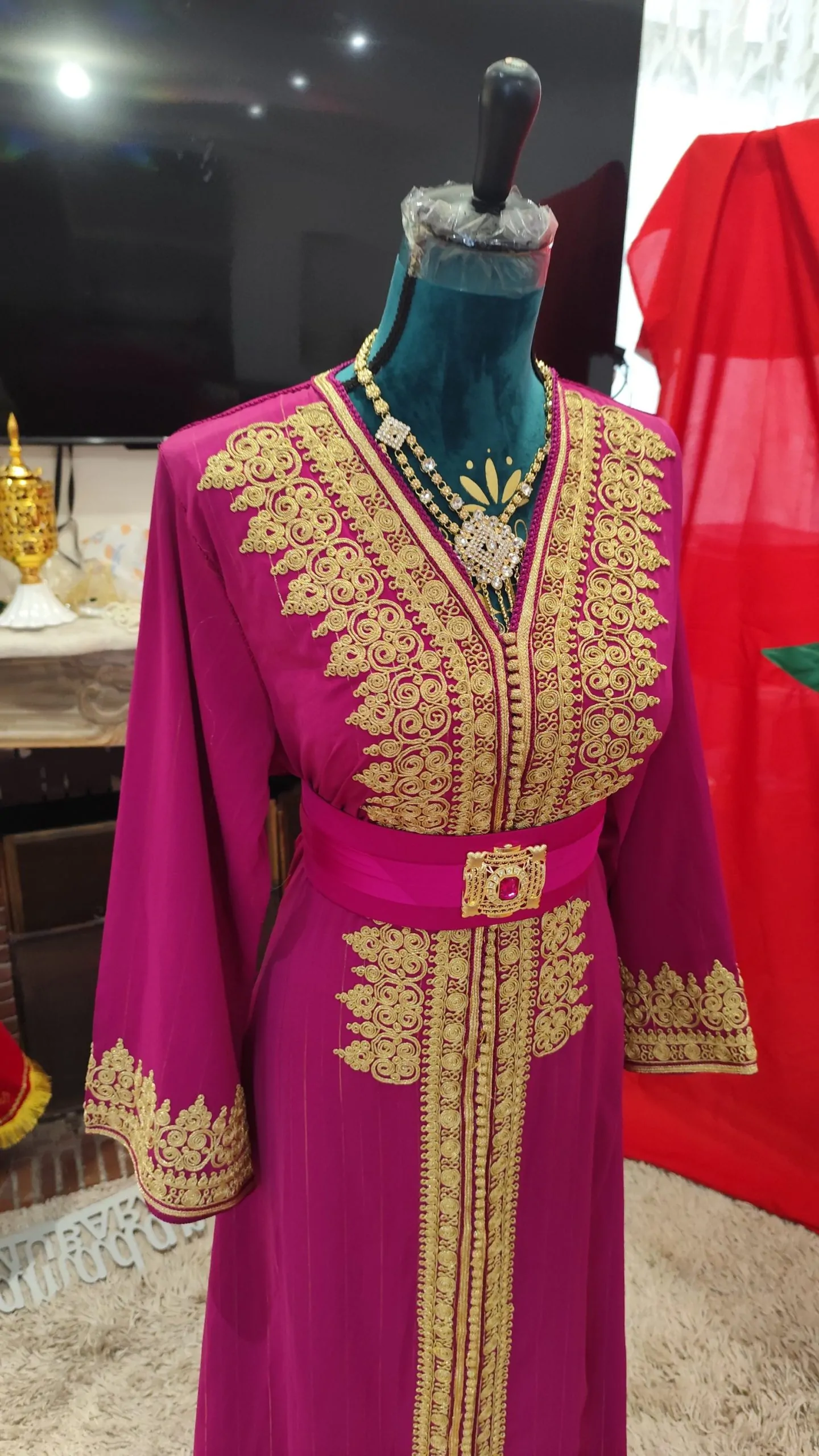 caftan marocain modèle d exposition – Image 3