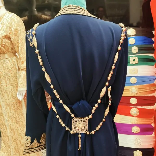Rückenschmuck