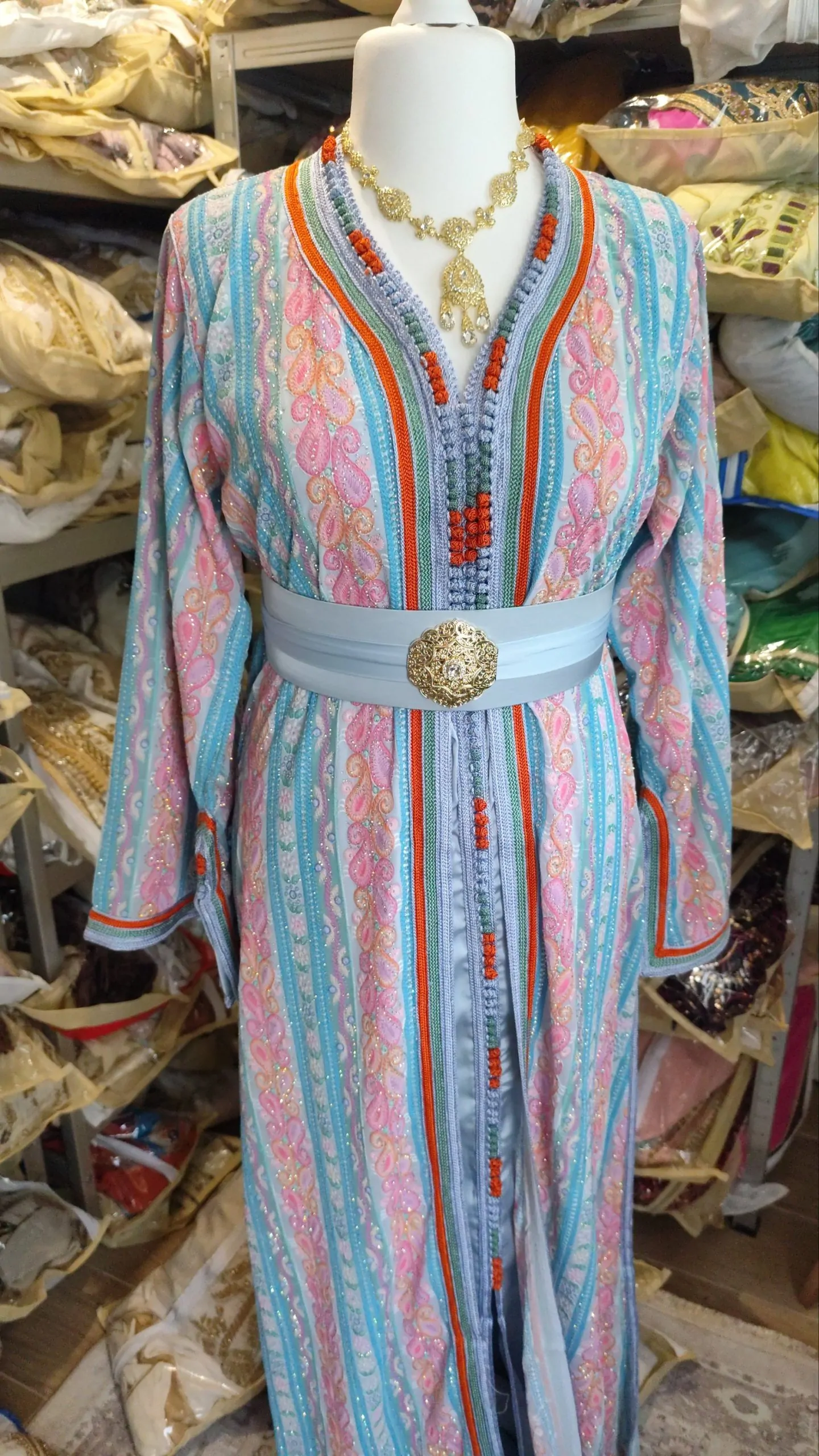 5 caftans neuf avec ceinture plus collier noir plus bijoux de tête – Image 3