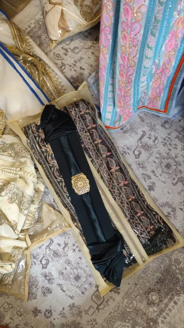 5 caftans neuf avec ceinture plus collier noir plus bijoux de tête — photo 2