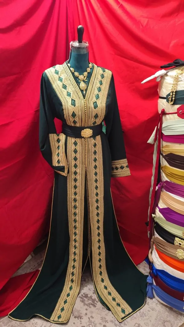 Neuer marokkanischer Kaftan mit Gürtel — photo 4