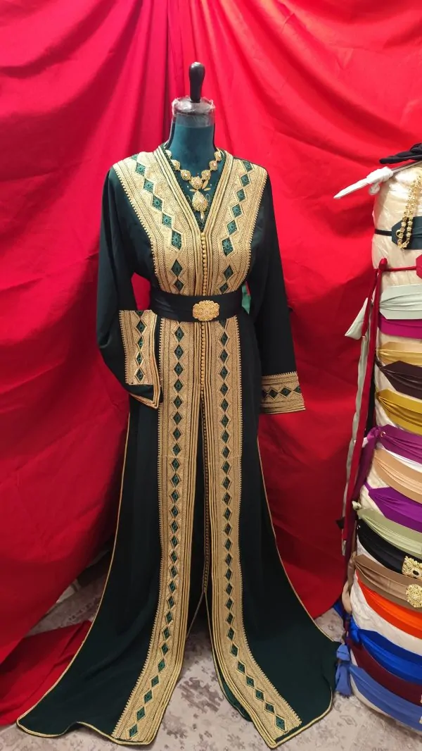 Neuer marokkanischer Kaftan mit Gürtel — photo 9