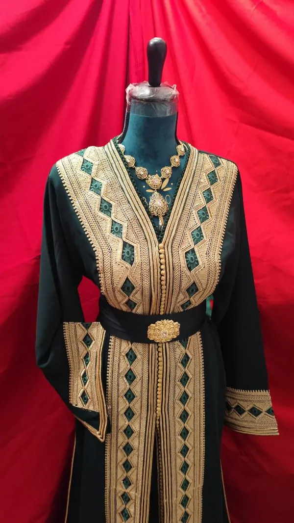 Neuer marokkanischer Kaftan mit Gürtel — photo 7