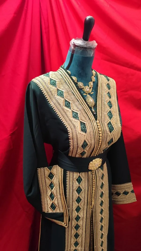 Neuer marokkanischer Kaftan mit Gürtel — photo 8