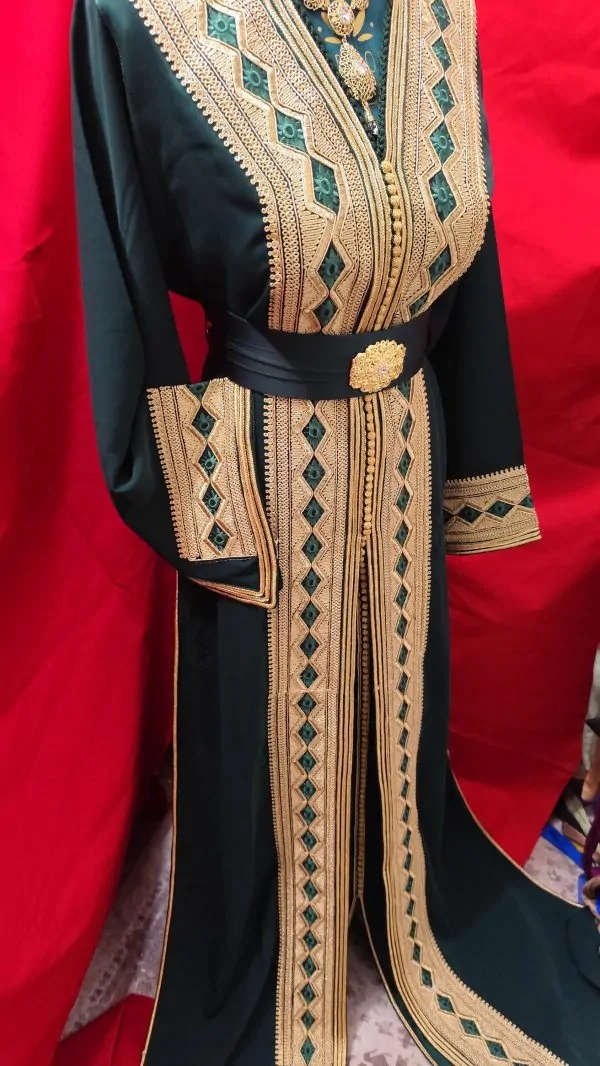 Neuer marokkanischer Kaftan mit Gürtel — photo 5