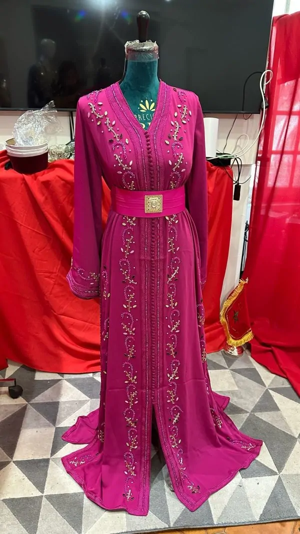 caftan marocain avec ceinture