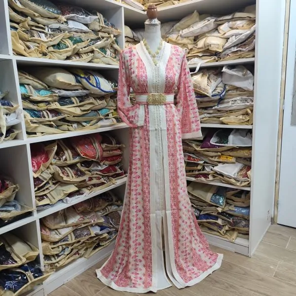 caftan marocain avec ceinture