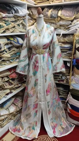 Neuer marokkanischer Kaftan mit Gürtel