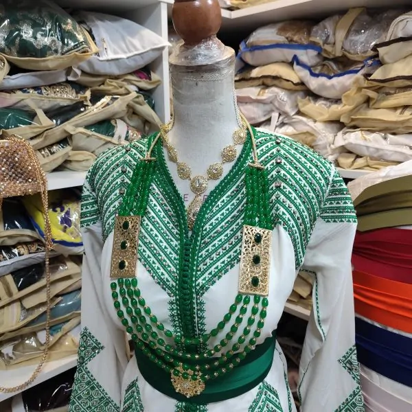 Koper- en parelketting