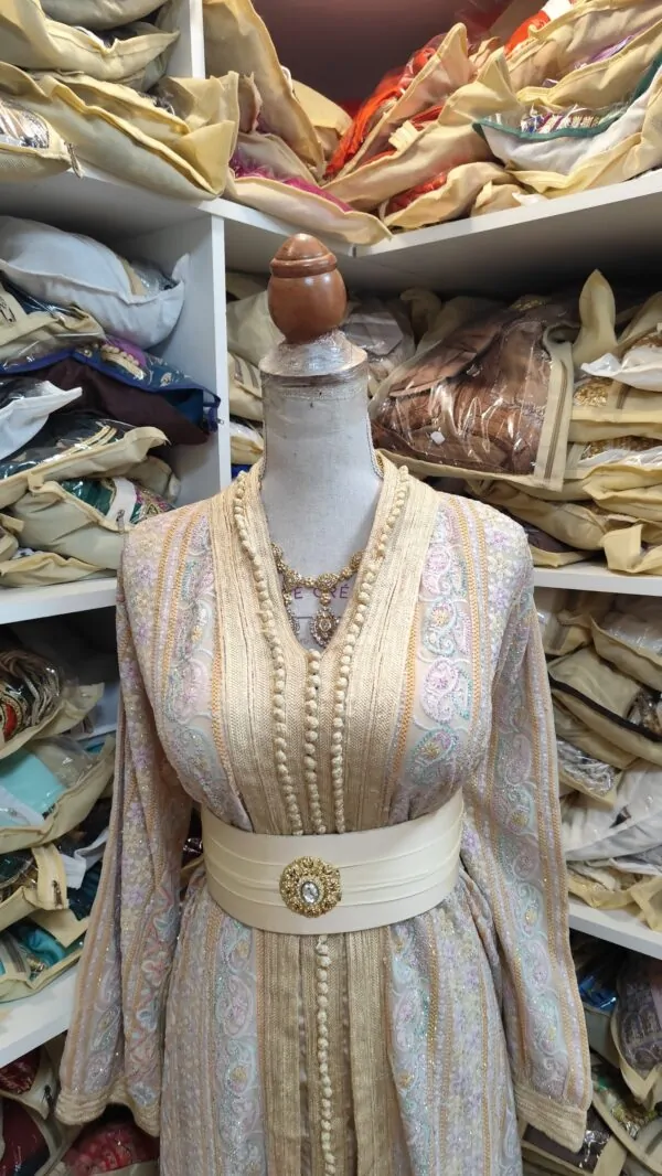 Caftan marocain d'occasion crème — taille 46-48 — photo 12