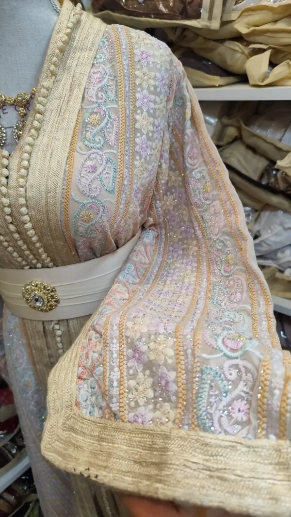 Caftan marocain d'occasion crème — taille 46-48 — photo 3