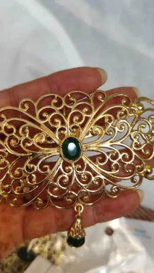 broche