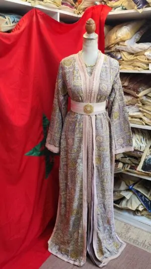 Gebrauchter gefütterter marokkanischer Kaftan