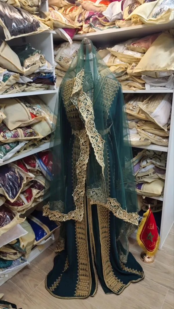 caftan marocain d occasion avec voile et ceinture