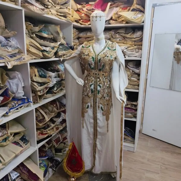 caftan marocain neuf avec cape
