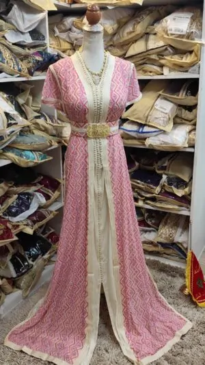 caftan marocain avec ceinture