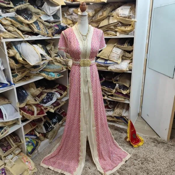 caftan marocain avec ceinture