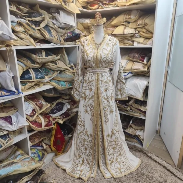 Caftan marocchino nuovo con cintura e rivestimento — photo 11