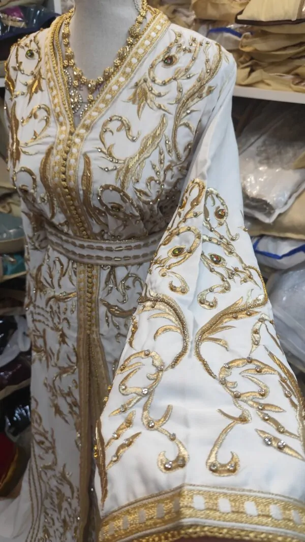 Caftan marocchino nuovo con cintura e rivestimento — photo 3