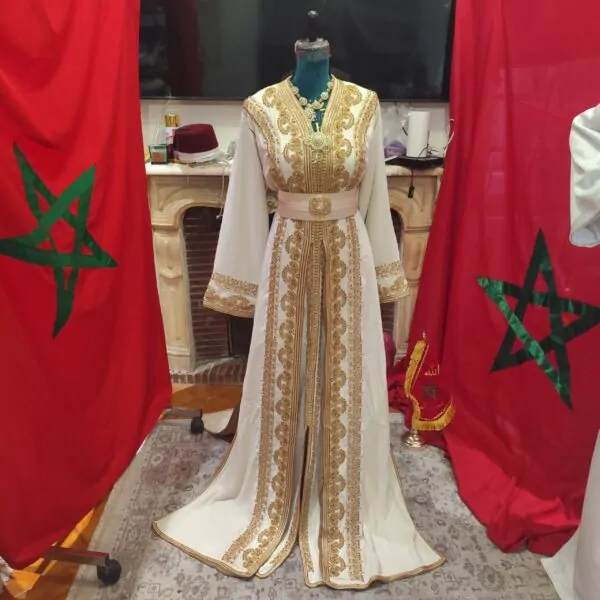 caftan marocain neuf doublé avec la ceinture